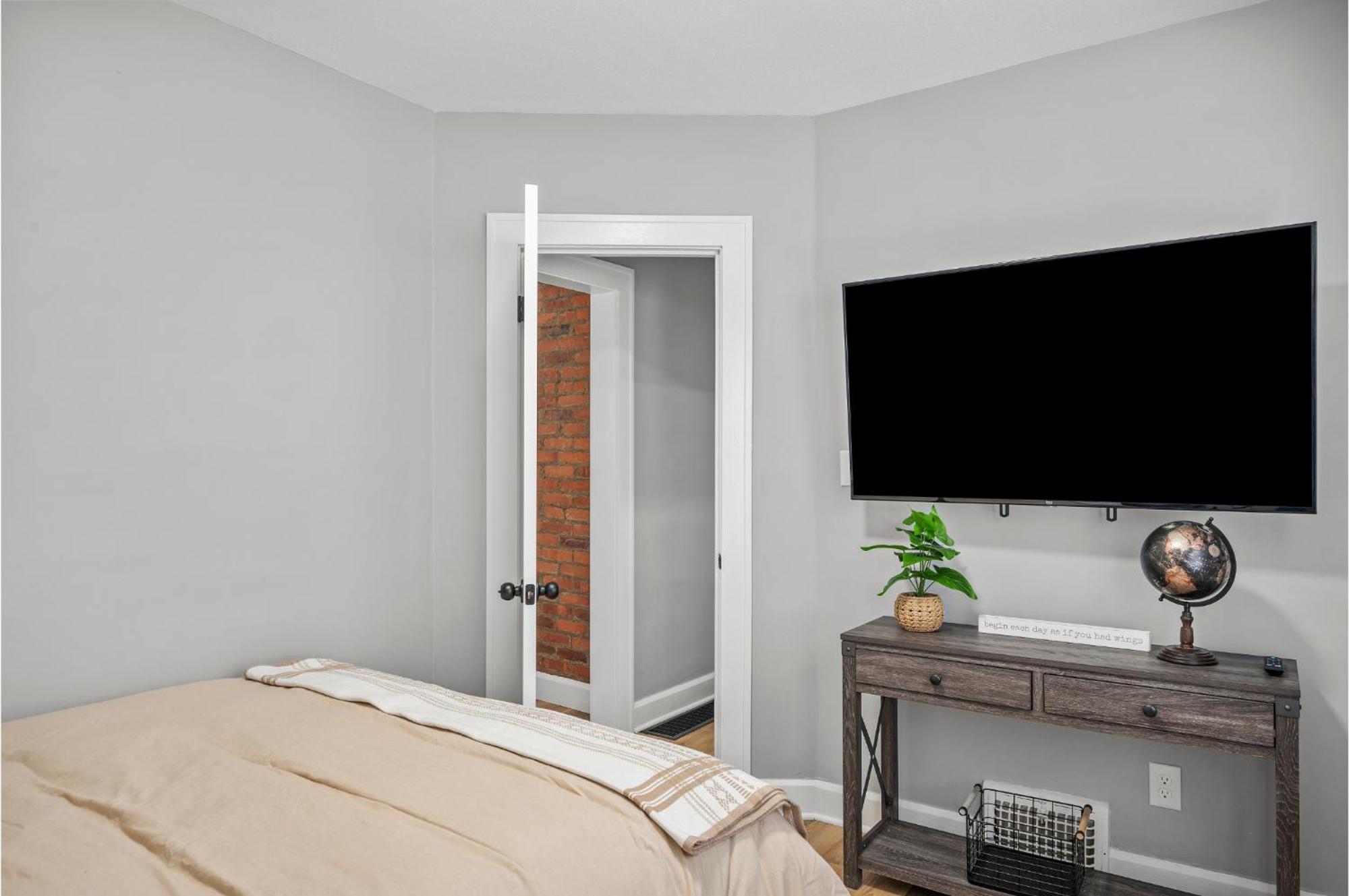 Amazing Parma Home King Bed Full Office Room Luaran gambar