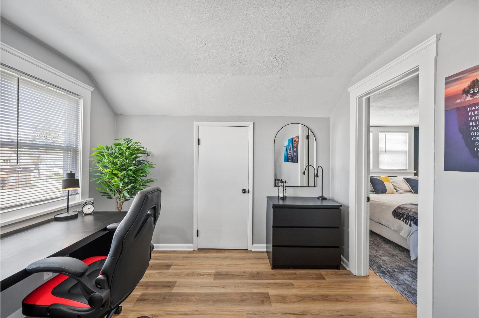 Amazing Parma Home King Bed Full Office Room Luaran gambar