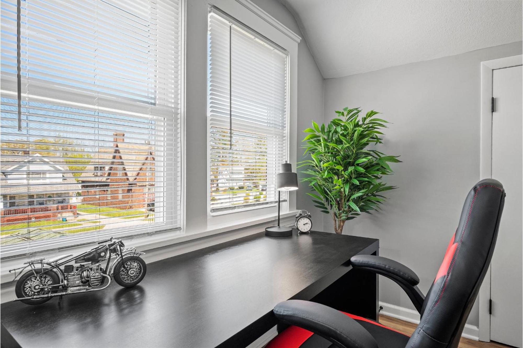 Amazing Parma Home King Bed Full Office Room Luaran gambar